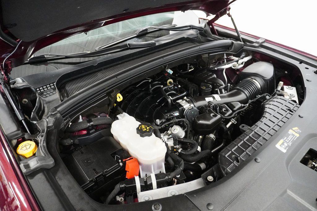 Certified 2024 Jeep Grand Cherokee Laredo image 9