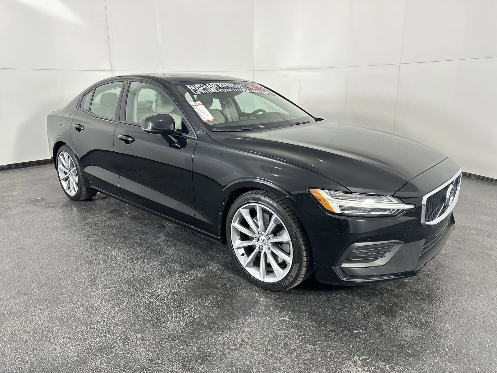 Used 2020 Volvo S60 T6 Momentum w/ Protection Package Premier image 3