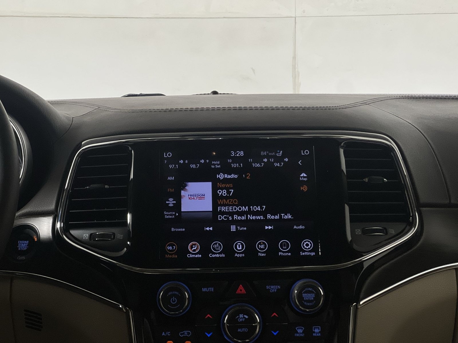 Used 2020 Jeep Grand Cherokee Summit AWD/4WD image 18