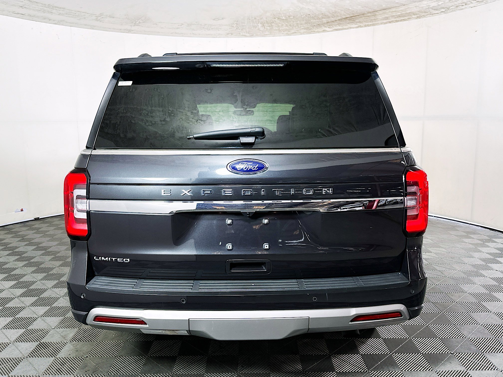 Used 2024 Ford Expedition Limited image 4