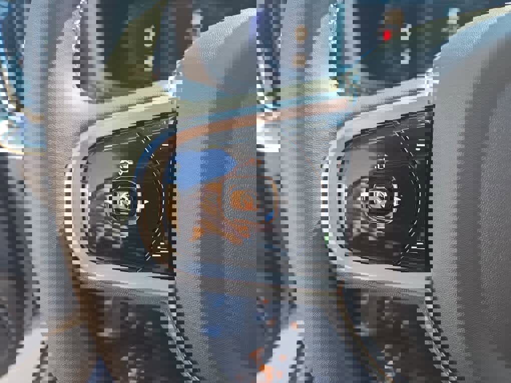 Used 2025 Volvo V60 B5 Cross Country Ultra w/ Climate Package image 17