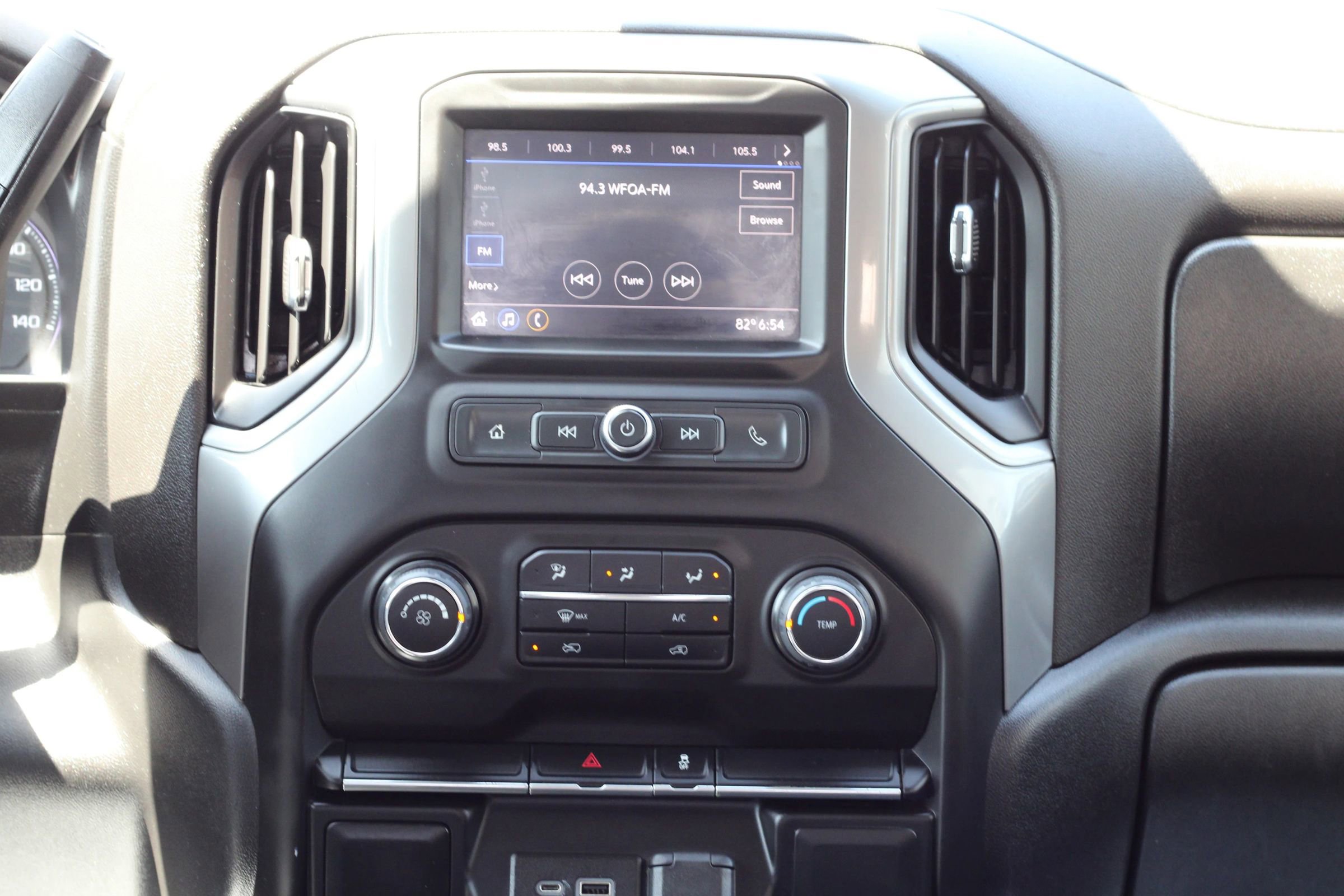 Used 2022 Chevrolet Silverado 2500 W/T AWD/4WD image 16