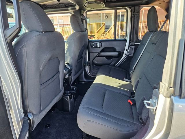 Used 2020 Jeep Wrangler Unlimited Sahara w/ Cold Weather Group AWD/4WD image 11