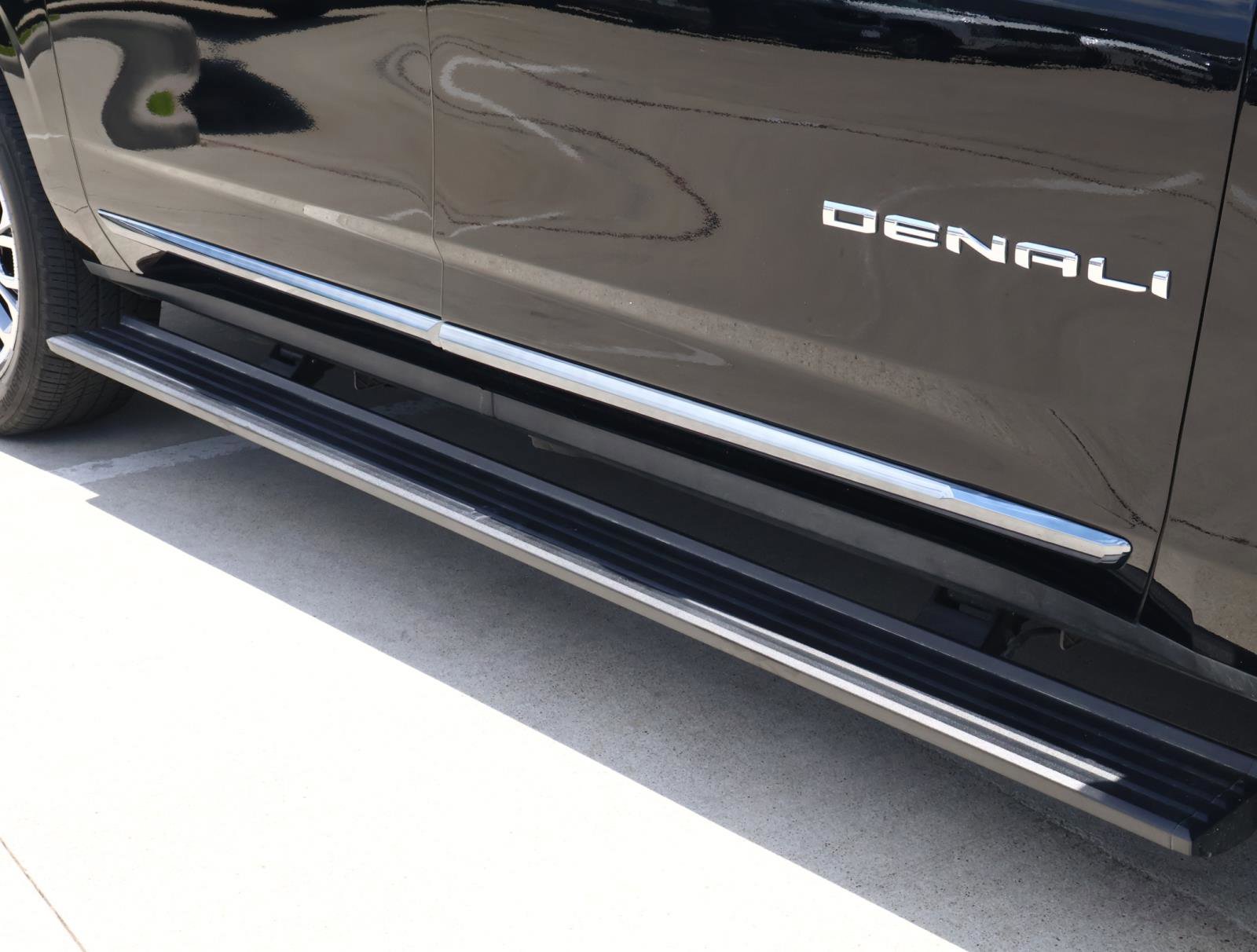 Used 2023 GMC Yukon XL Denali Ultimate AWD/4WD image 10