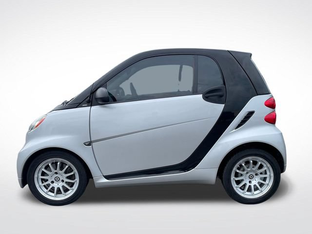 Used 2011 smart fortwo passion RWD image 2