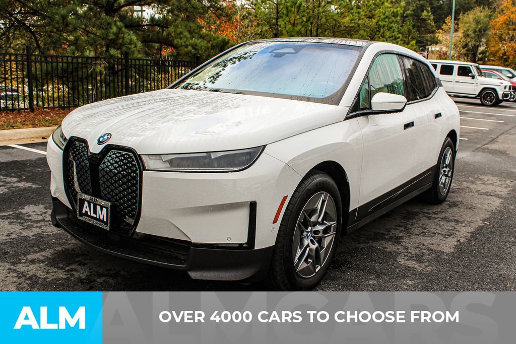 Used 2023 BMW iX xDrive50 image 3