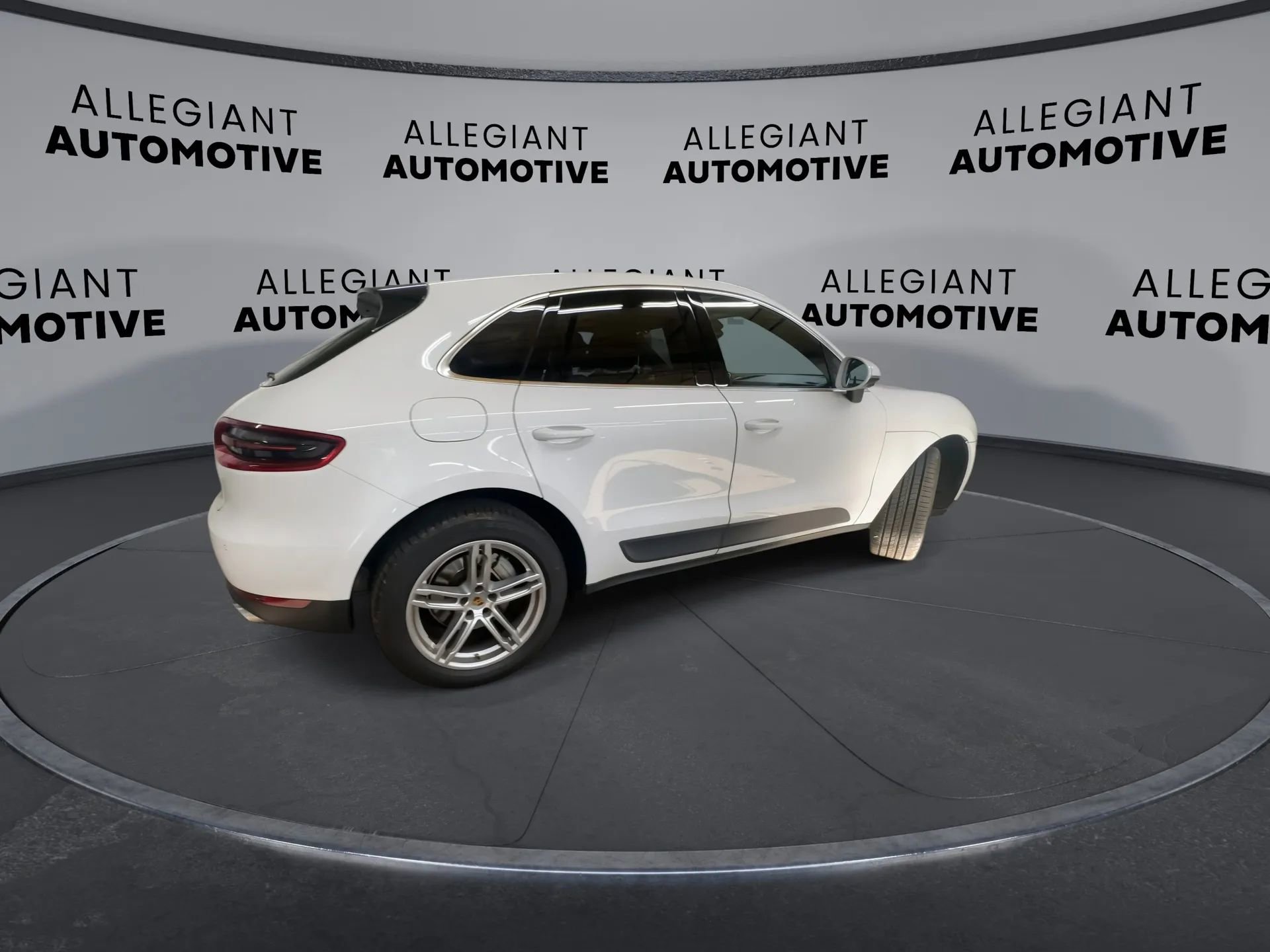 Used 2017 Porsche Macan S image 10