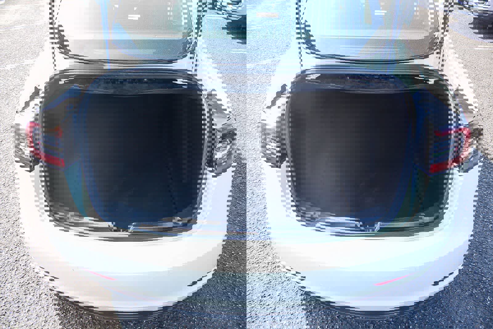 Used 2020 Tesla Model 3 Standard Range image 32