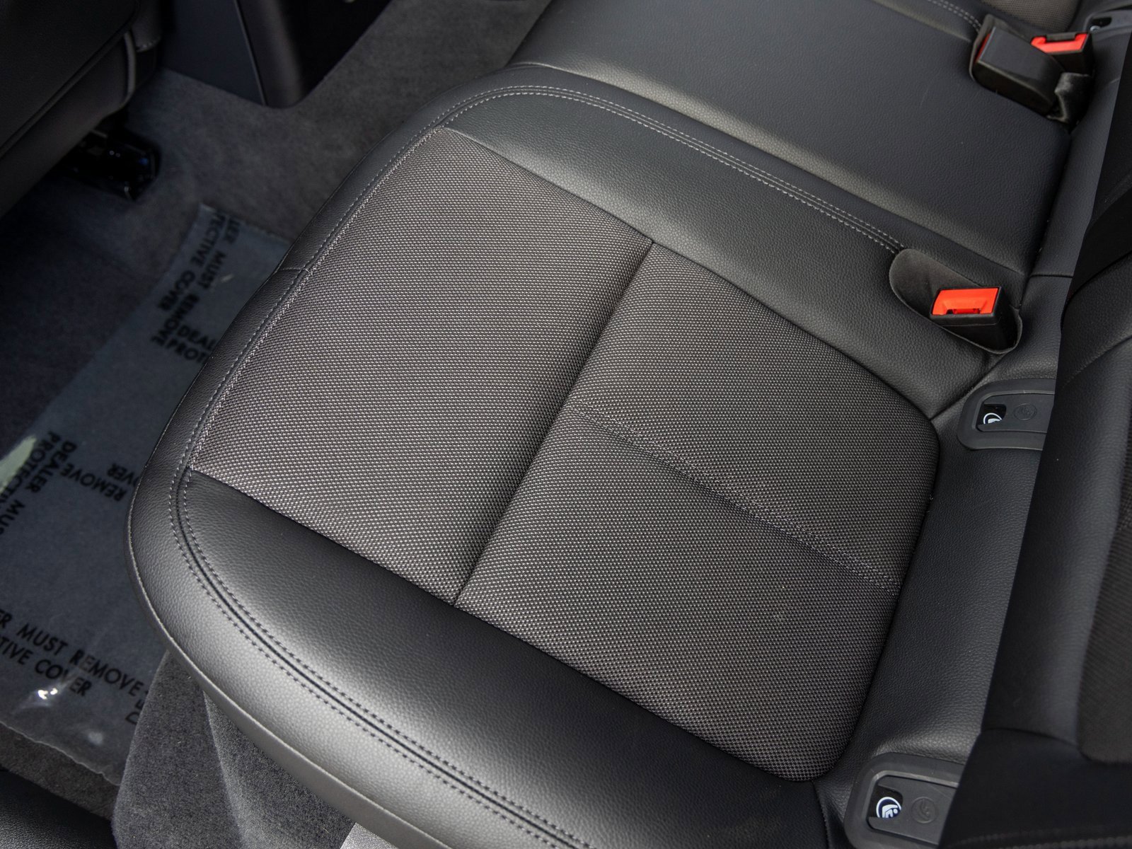 Certified 2025 Porsche Macan image 37