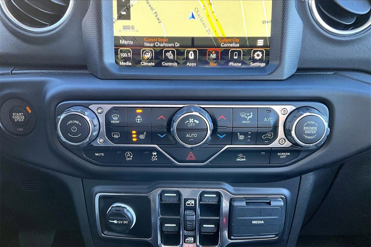 Certified 2023 Jeep Wrangler Sahara w/ Cold Weather Group image 18