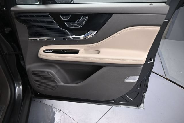 Used 2020 Lincoln Corsair FWD w/ Convenience Package image 13