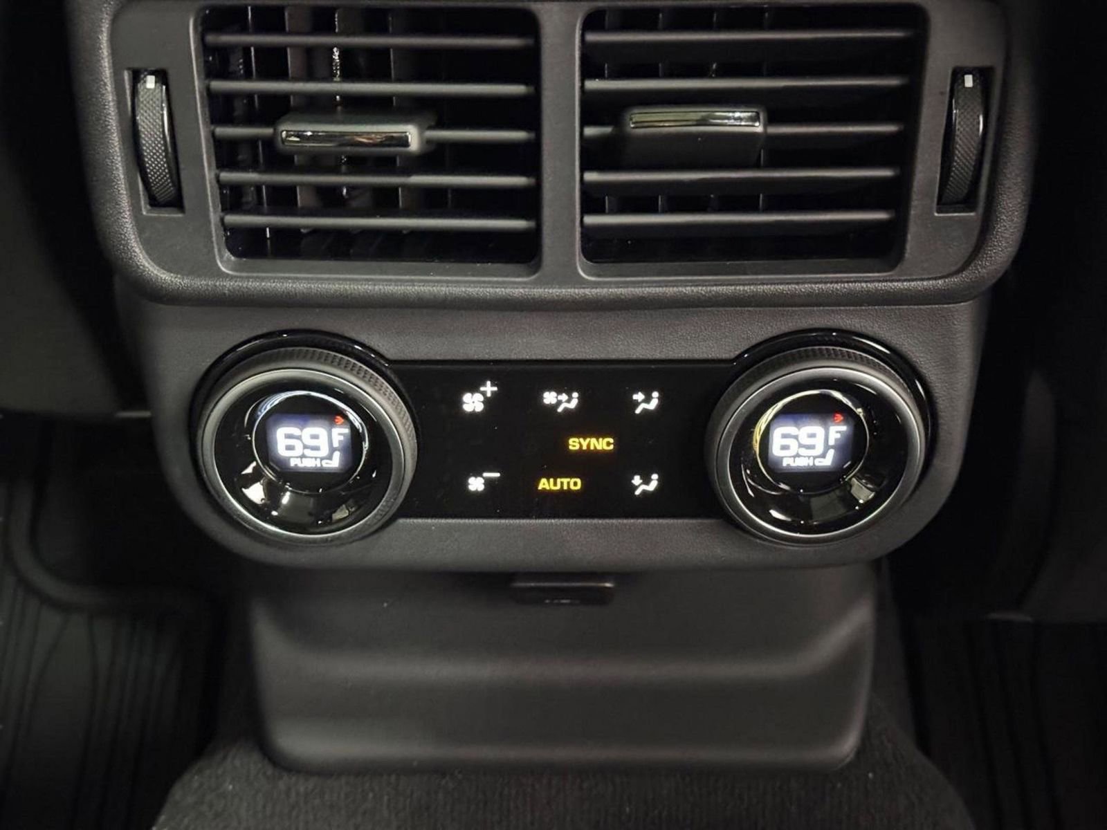 New 2026 Land Rover Range Rover Velar Dynamic SE image 10