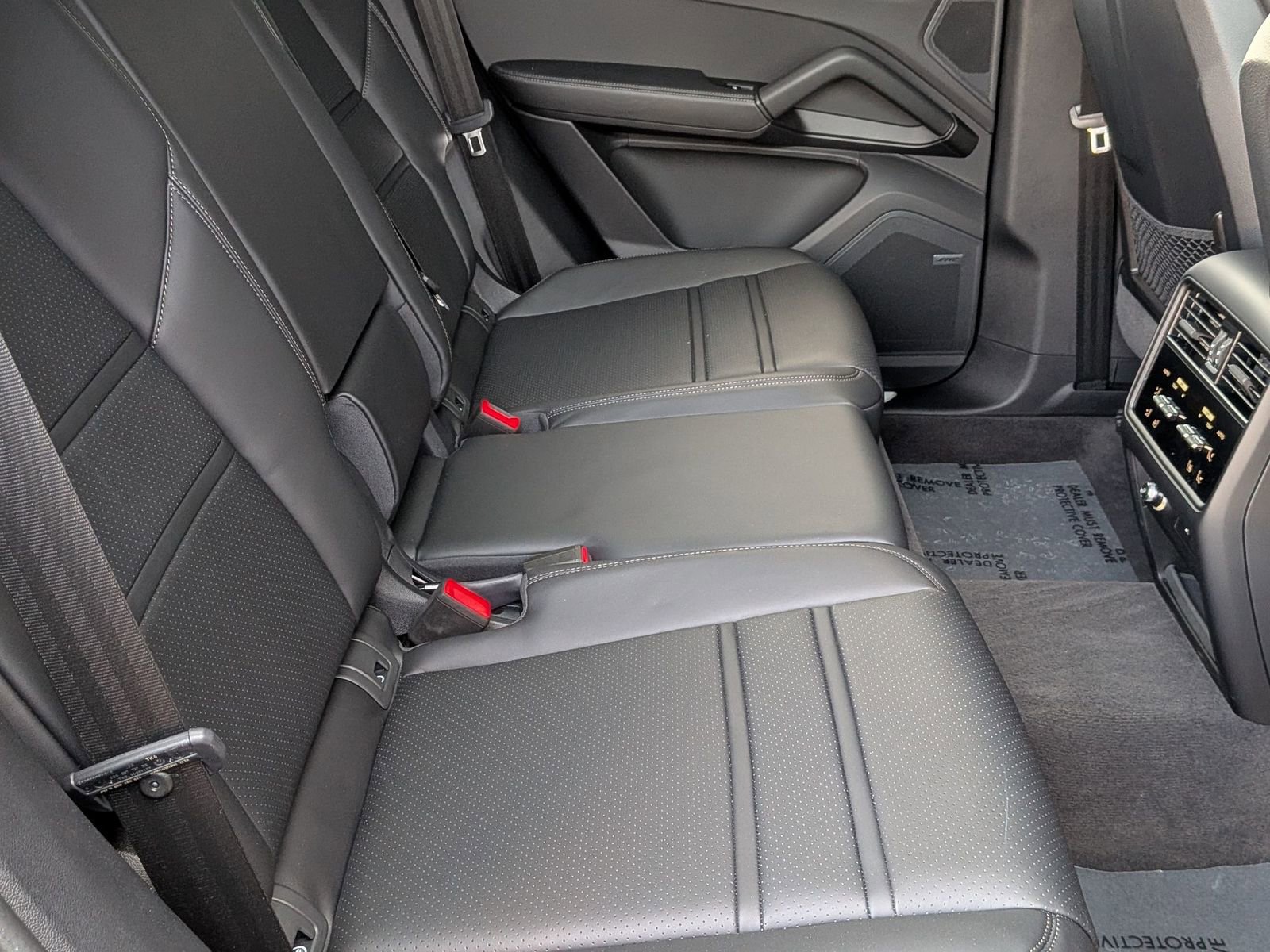 Certified 2025 Porsche Cayenne AWD/4WD image 24