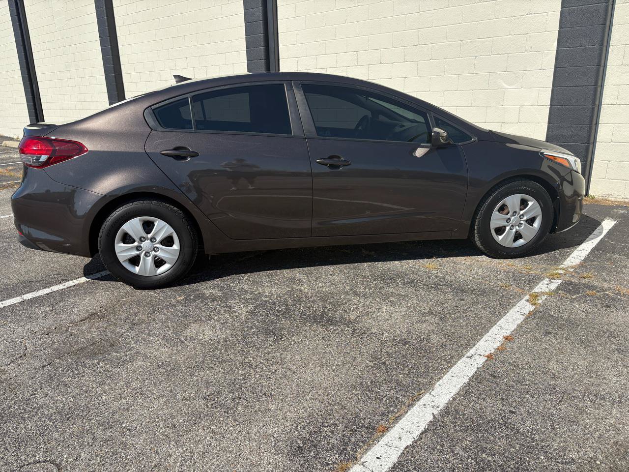 Used 2017 Kia Forte LX FWD image 4