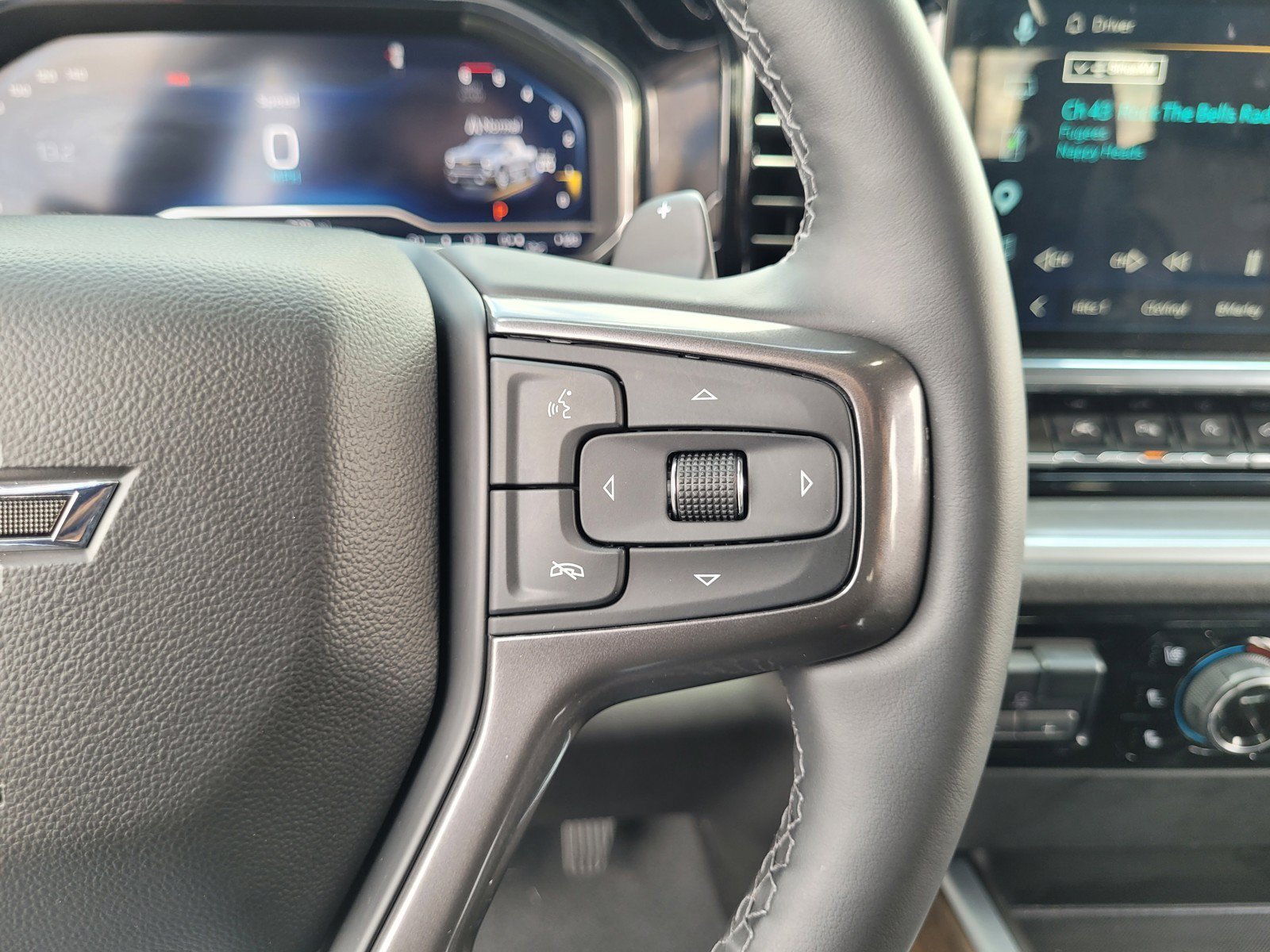 Used 2025 Chevrolet Silverado 1500 High Country w/ Midnight Edition AWD/4WD image 22