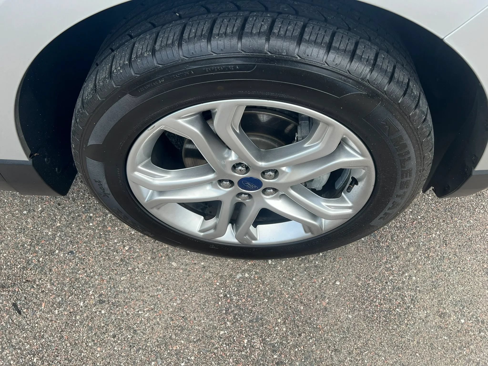 Used 2017 Ford Edge Titanium FWD image 16