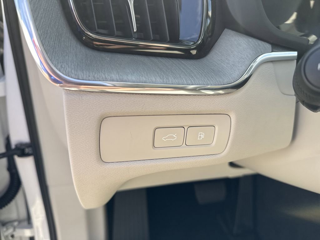 New 2025 Volvo XC60 T8 Plus w/ Protection Package Premier image 19