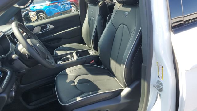 Certified 2026 Chrysler Pacifica Limited w/ S Appearance Package FWD image 23