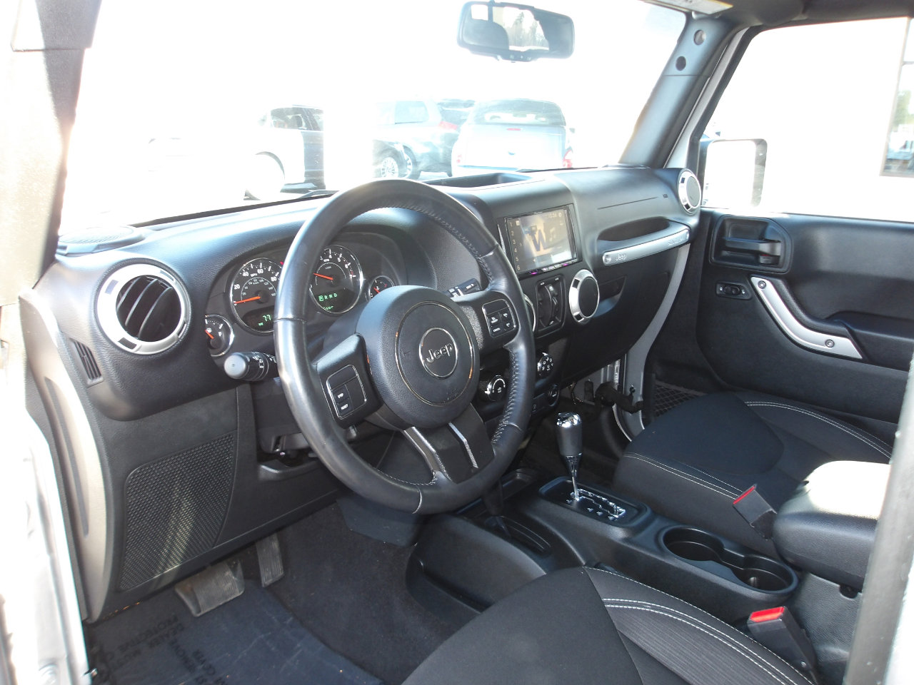 Used 2018 Jeep Wrangler Unlimited Sahara image 9