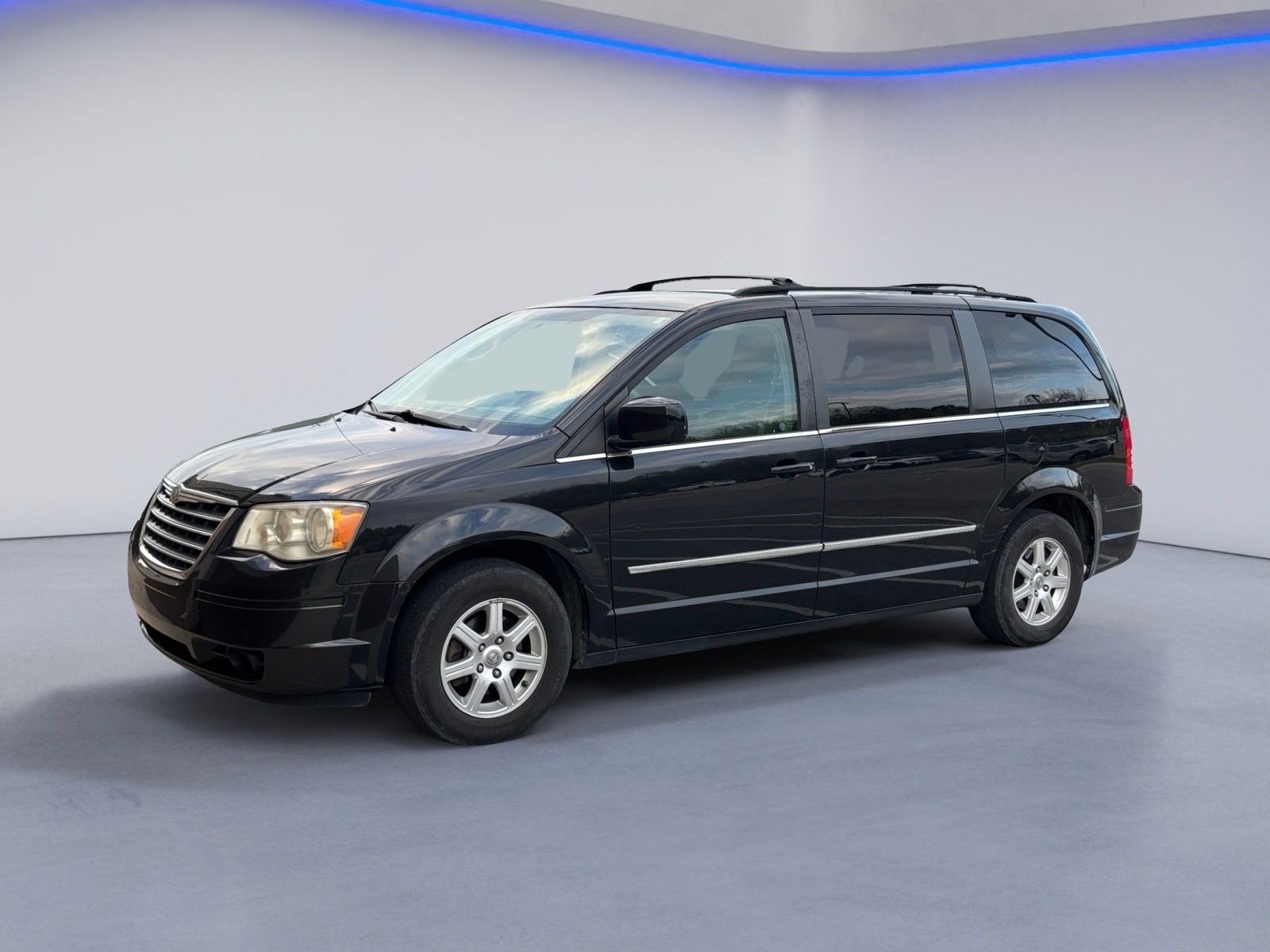 Used 2010 Chrysler Town & Country Touring w/ Entertainment Group #2 image 2