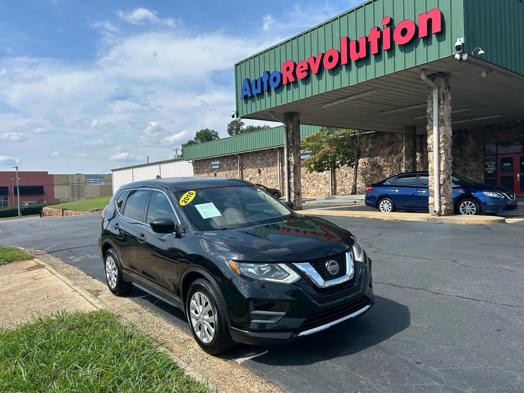 Used 2018 Nissan Rogue S image 1