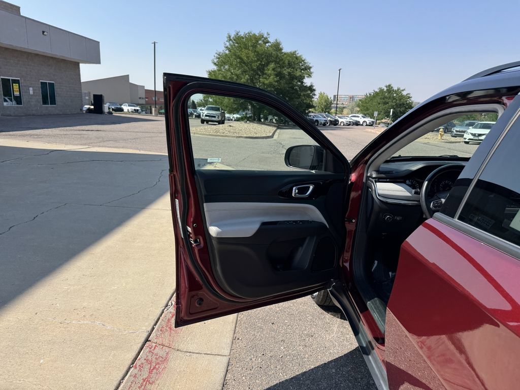 Used 2022 Jeep Compass Limited AWD/4WD image 16