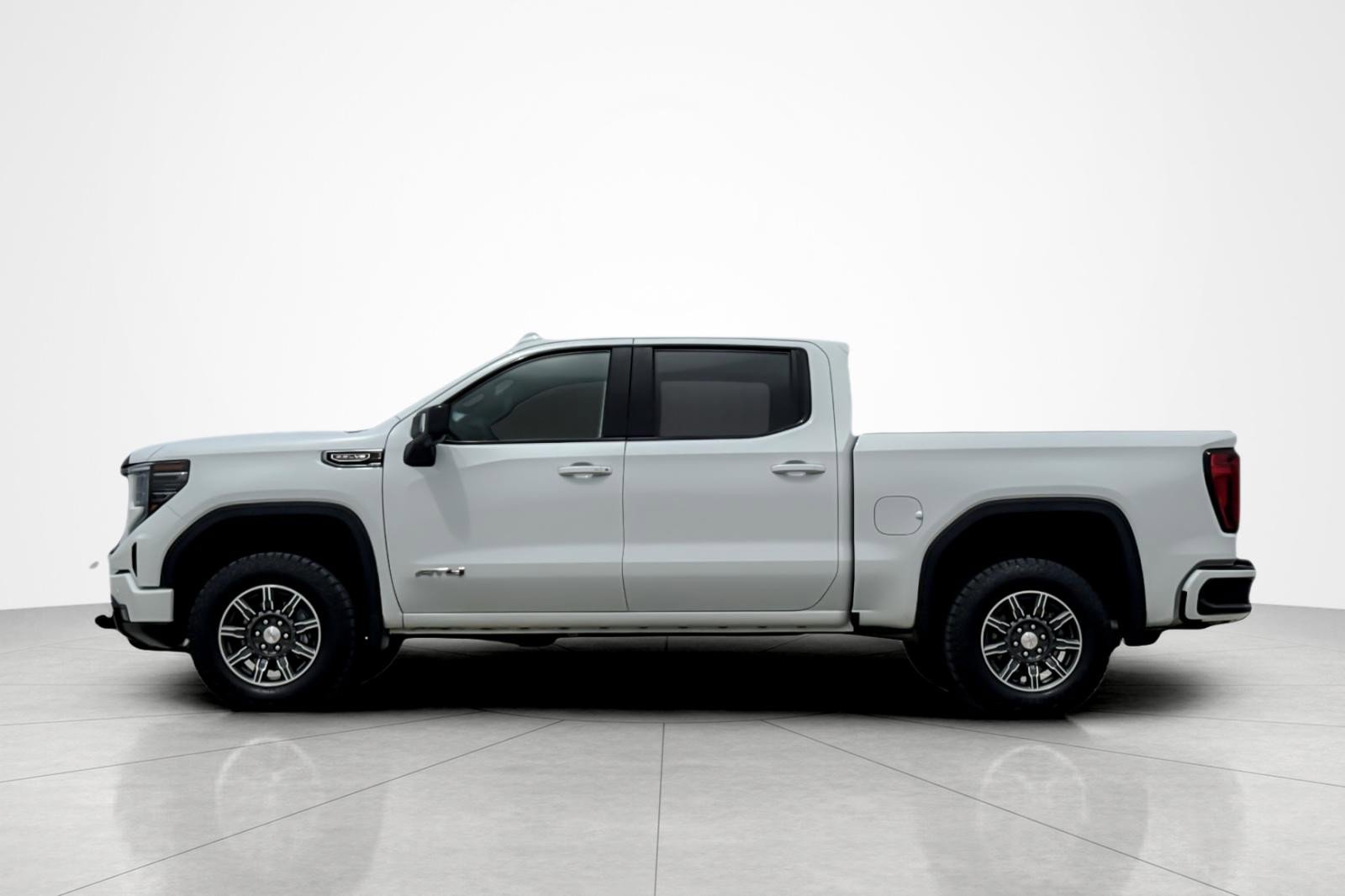 Used 2025 GMC Sierra 1500 AT4 image 2