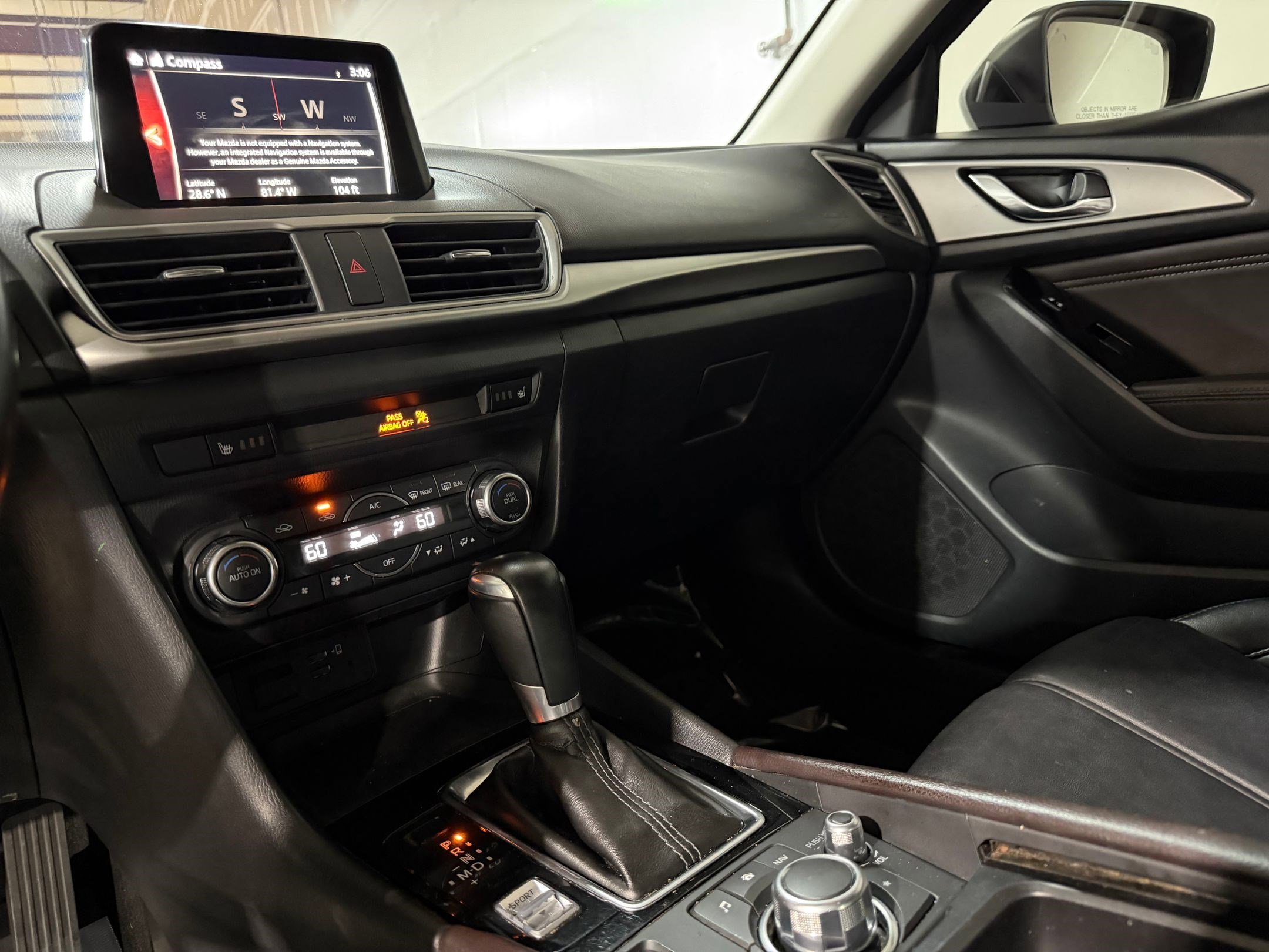 Used 2018 MAZDA MAZDA3 Touring FWD image 25