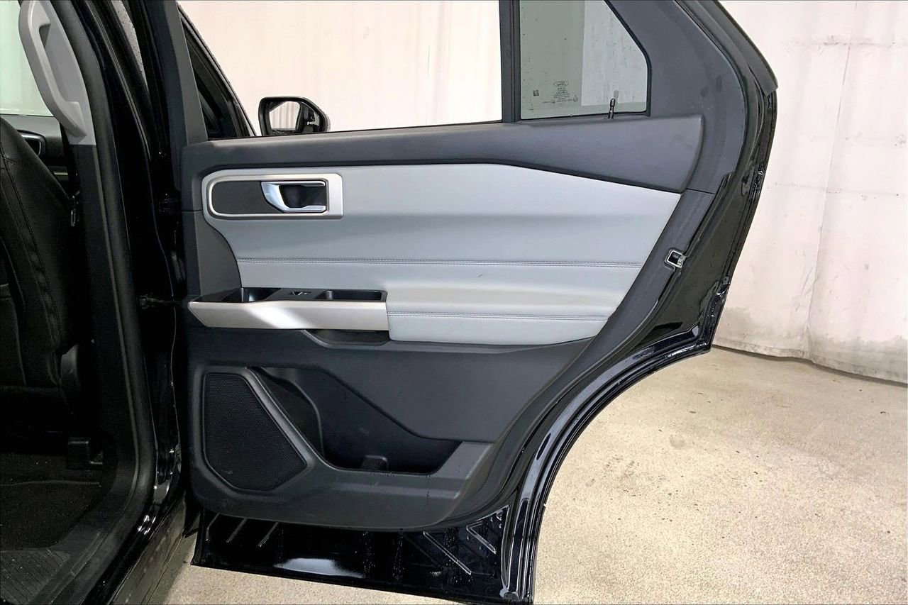 Used 2023 Ford Explorer XLT w/ Equipment Group 202A RWD image 23