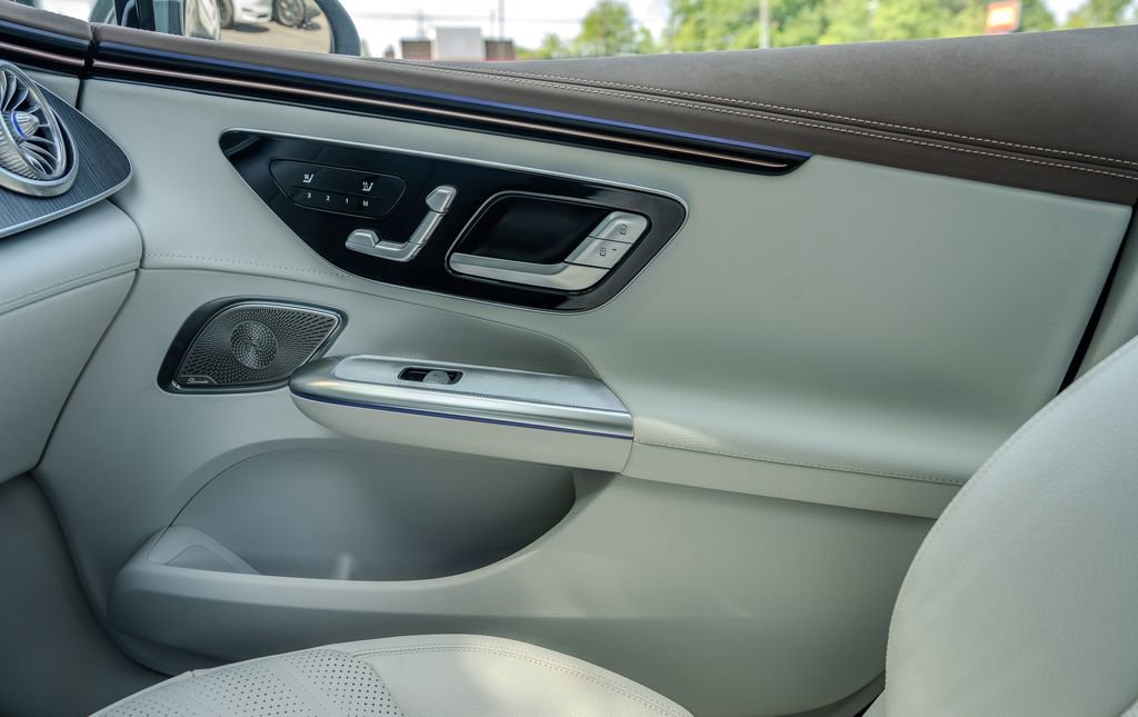 Used 2023 Mercedes-Benz EQE 500 4MATIC Sedan image 14