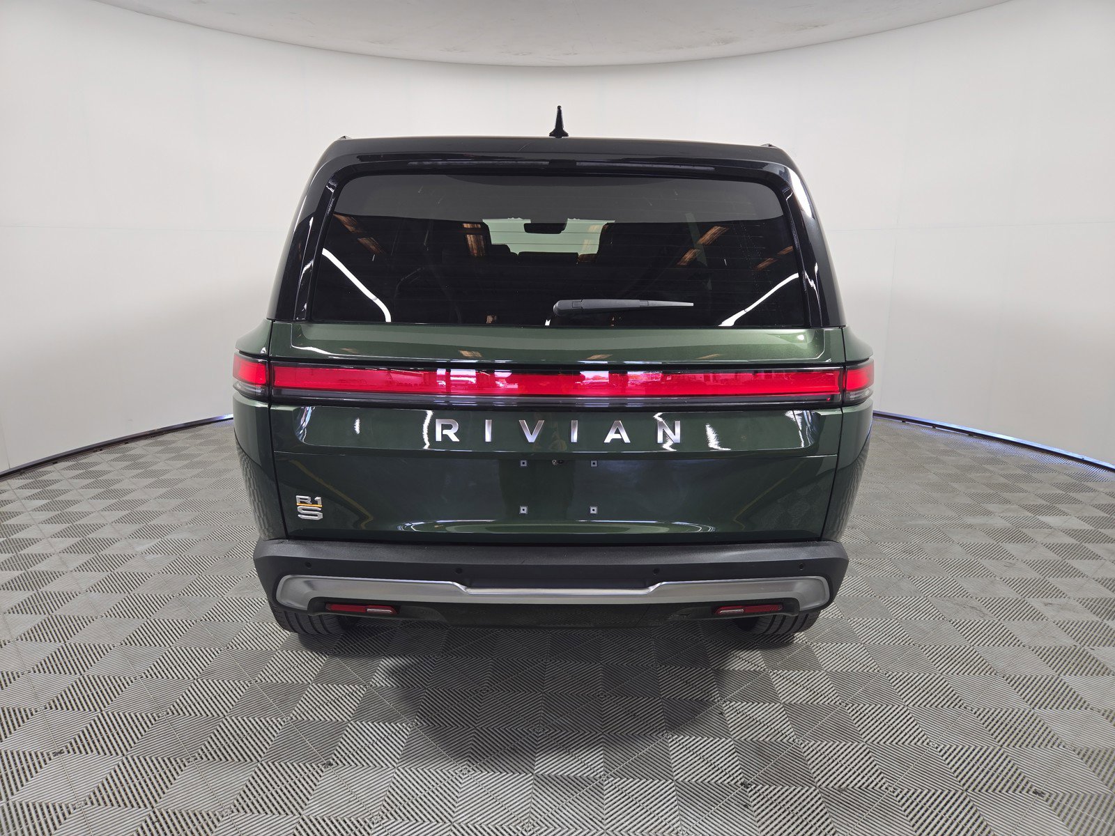 Used 2024 Rivian R1S Adventure image 4