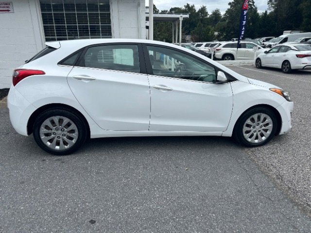 Used 2017 Hyundai Elantra GT image 6