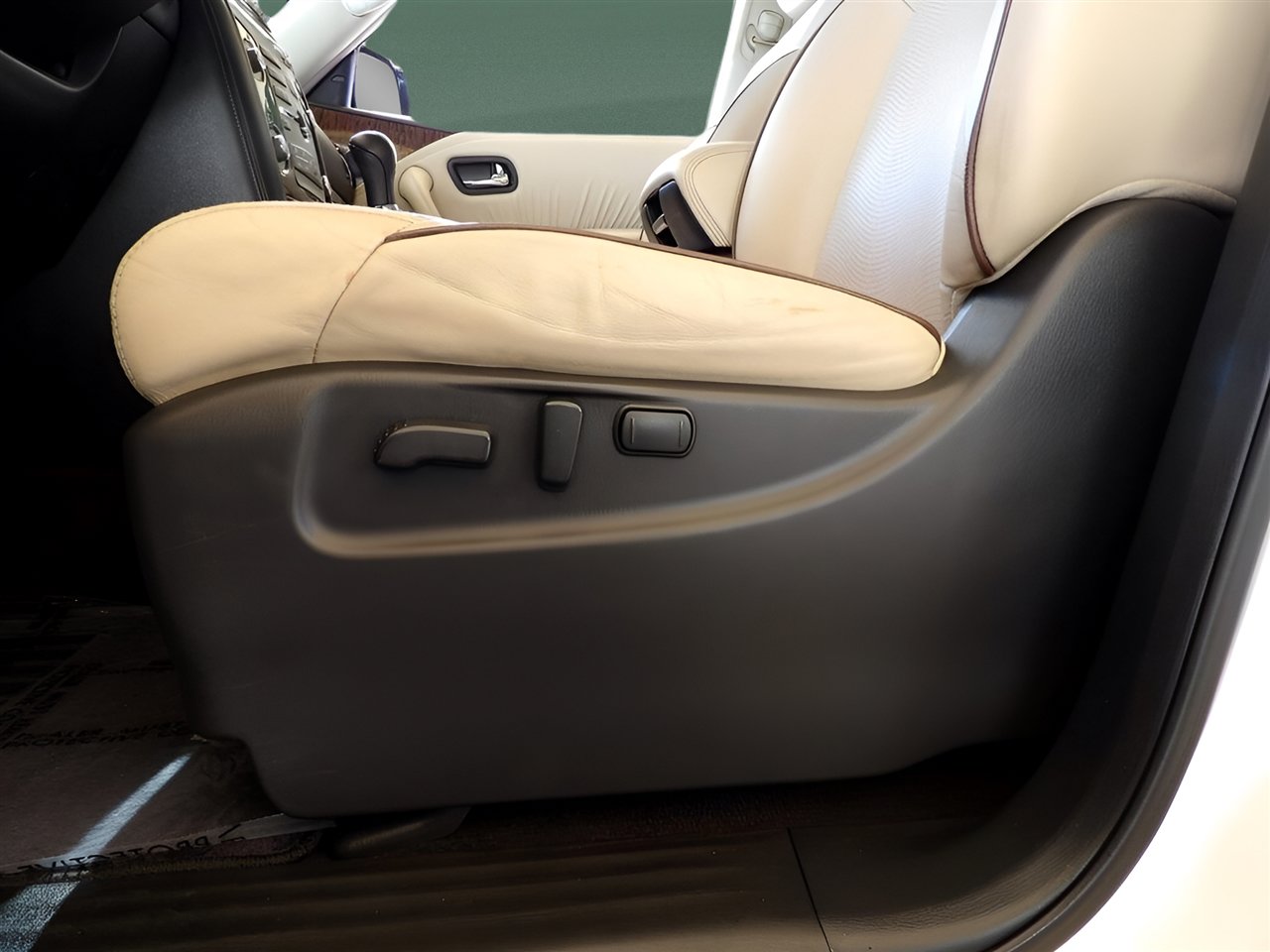 Used 2019 Nissan Armada SL w/ Premium Package image 17