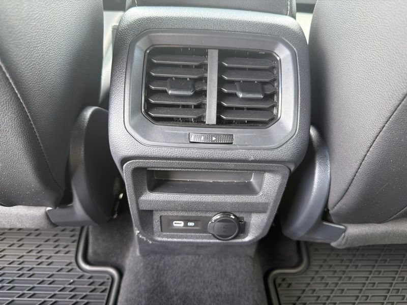Used 2023 Volkswagen Tiguan SE R-Line FWD image 16