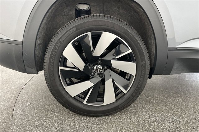 Used 2024 Volkswagen Atlas Cross Sport SE image 48