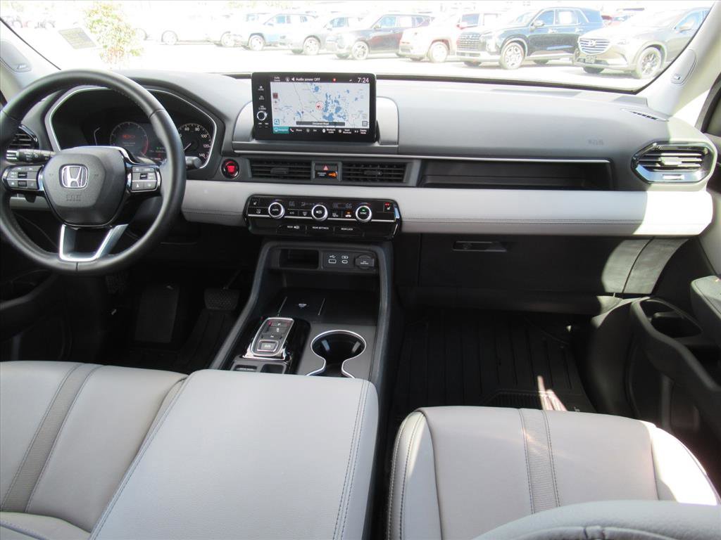 Used 2023 Honda Pilot Touring image 13