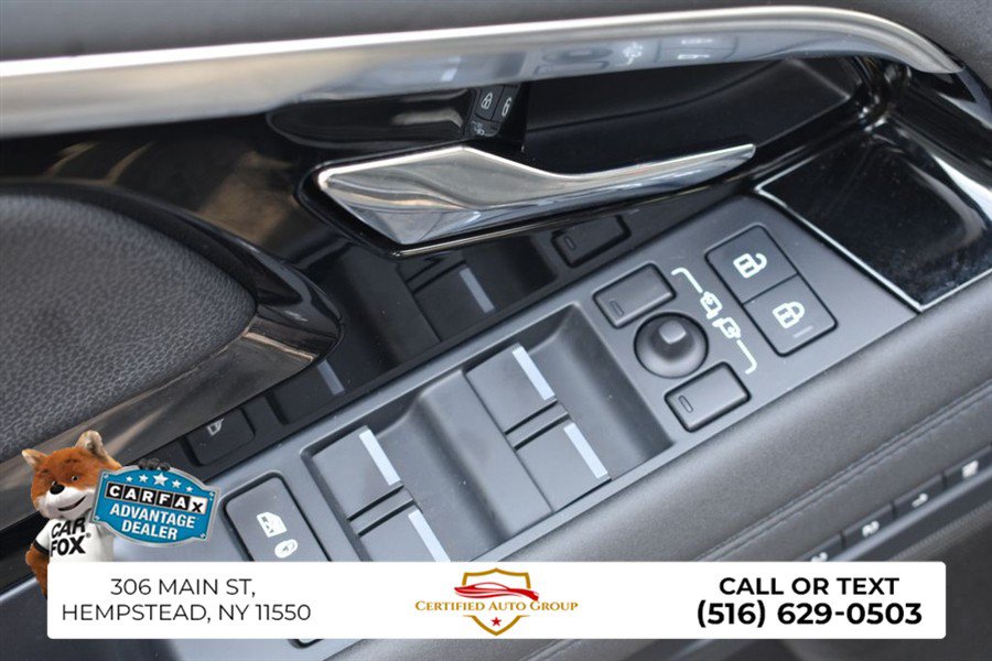 Used 2023 Land Rover Range Rover Evoque R-Dynamic SE AWD/4WD image 12