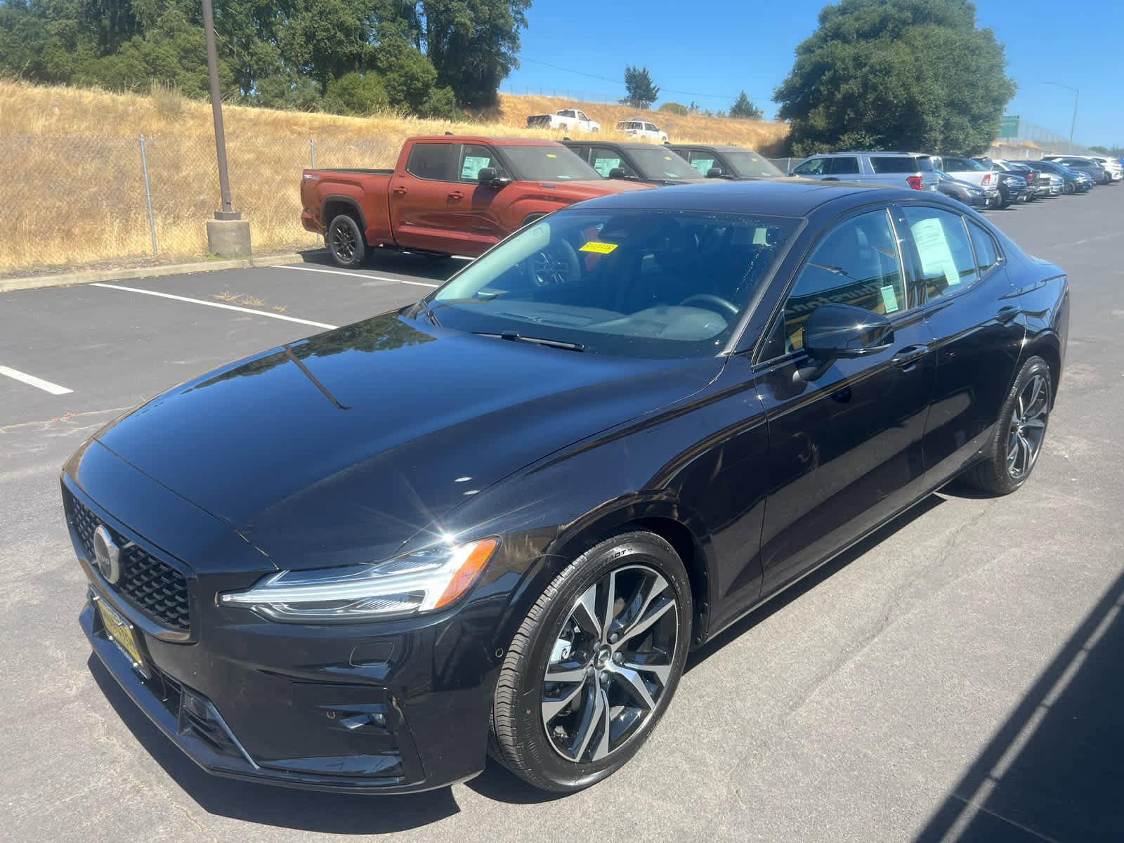 Used 2025 Volvo S60 B5 Plus image 5