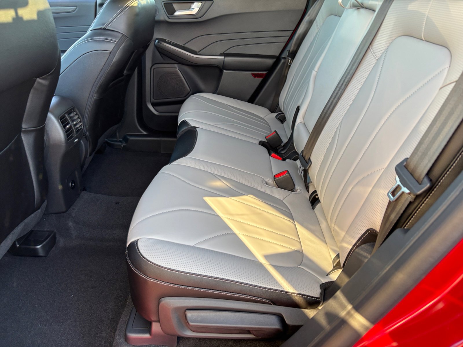 New 2026 Ford Escape SE w/ PHEV Premium Package FWD image 17