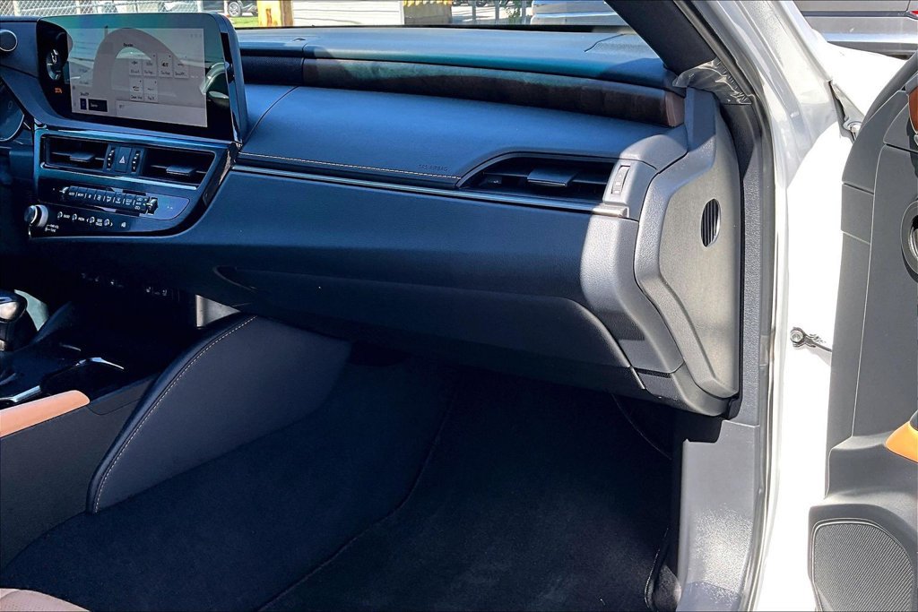 Used 2024 Lexus ES 350 w/ Premium Package FWD image 19