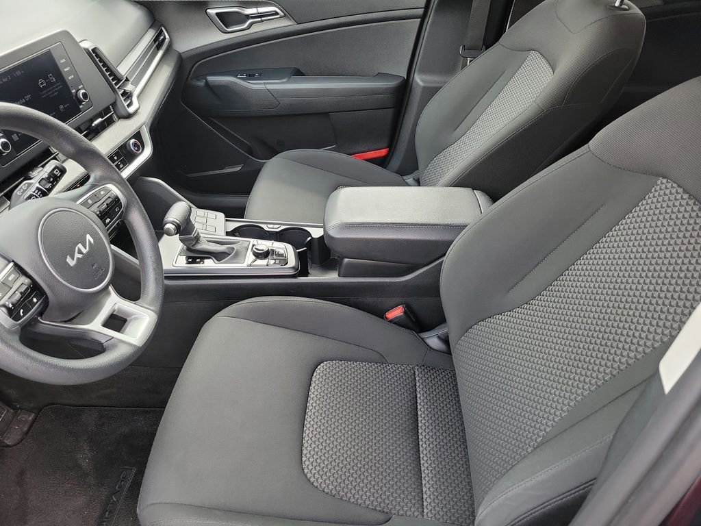 Used 2025 Kia Sportage LX FWD image 17