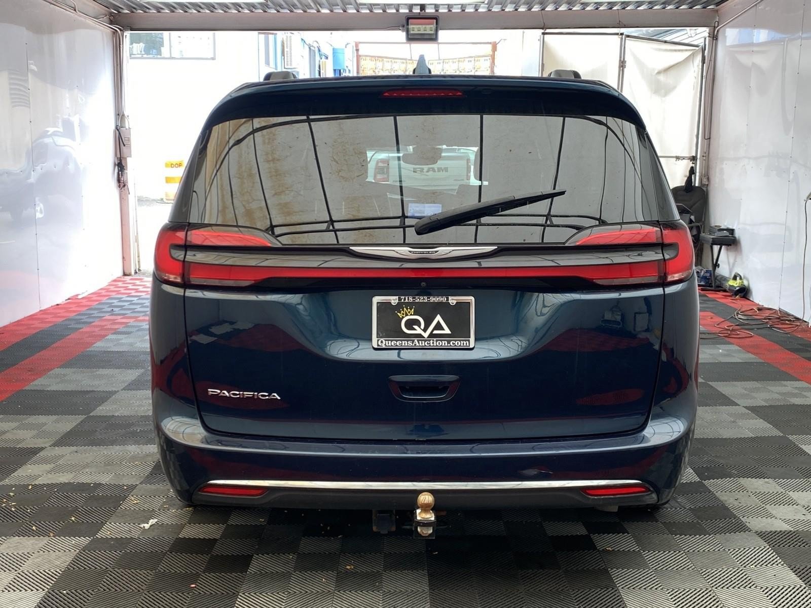 Used 2022 Chrysler Pacifica Touring-L FWD image 5