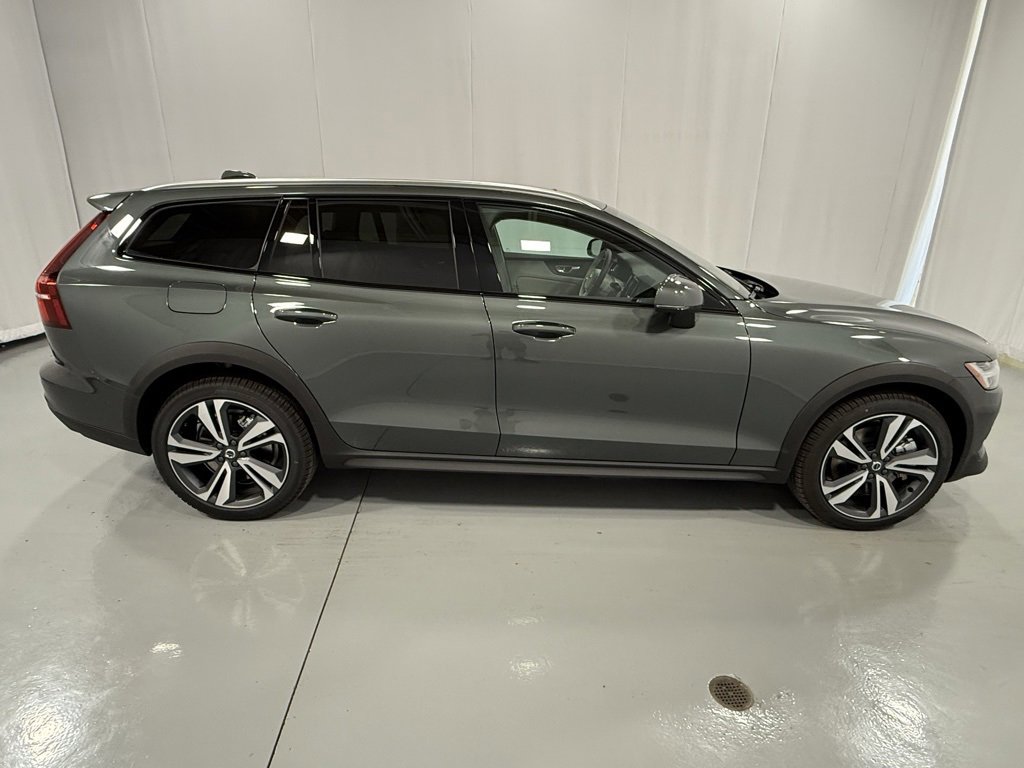 New 2026 Volvo V60 B5 Cross Country Plus w/ Protection Package Premier image 5