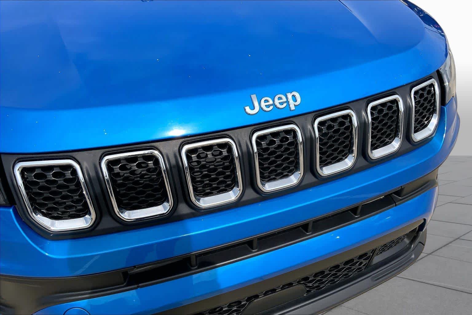 Used 2024 Jeep Compass Latitude AWD/4WD image 29