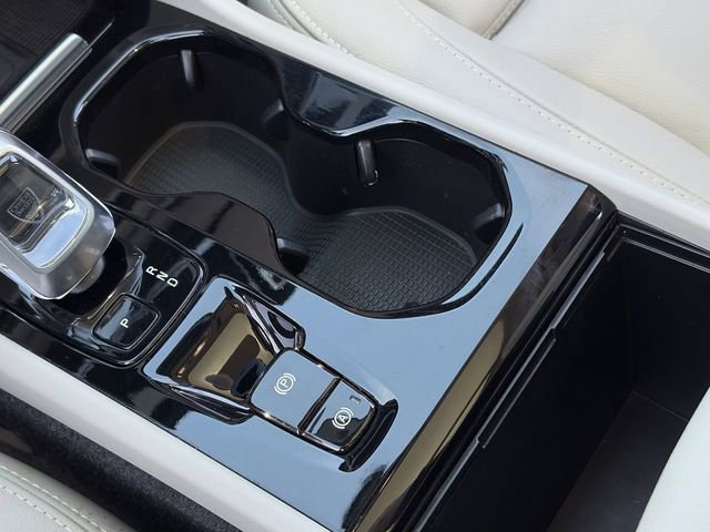 Certified 2023 Volvo XC40 B4 Plus w/ Protection Package Premier FWD image 32