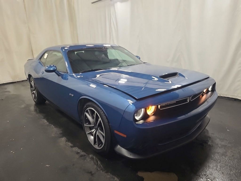 Used 2023 Dodge Challenger R/T RWD image 3