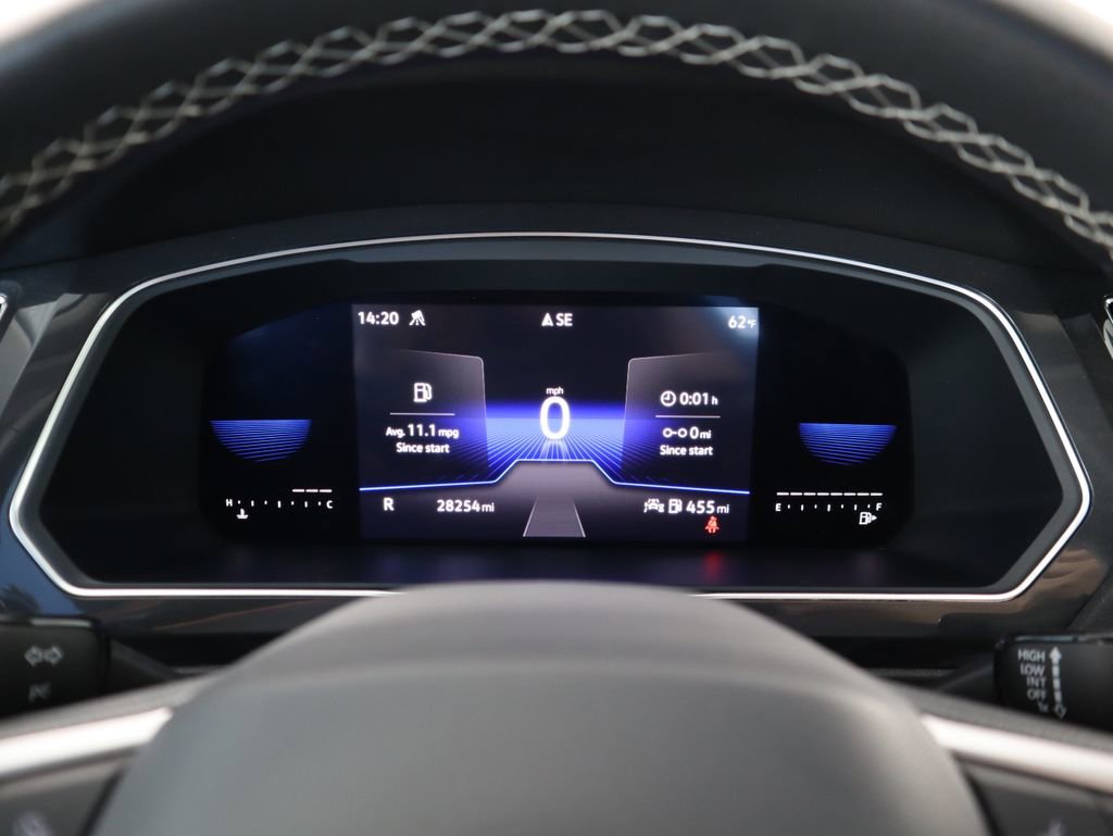 Used 2022 Volkswagen Tiguan SE w/ Panoramic Sunroof Package image 34