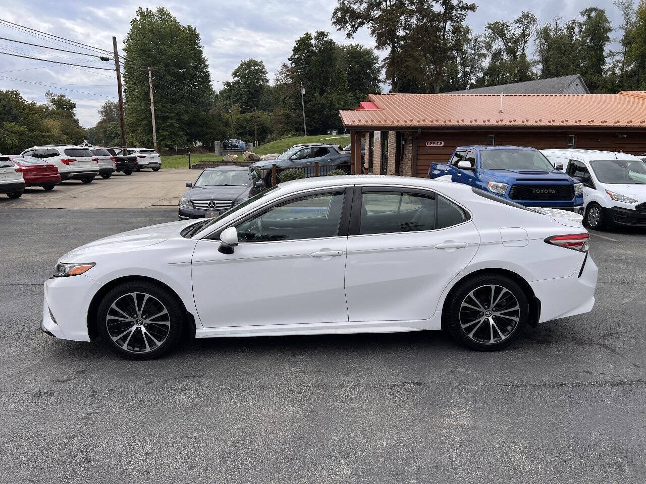 Used 2019 Toyota Camry SE FWD image 8