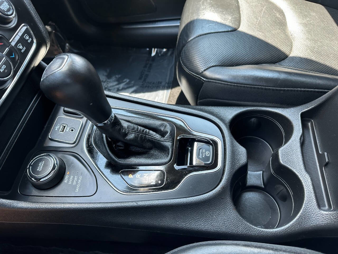 Used 2019 Jeep Cherokee Limited image 39