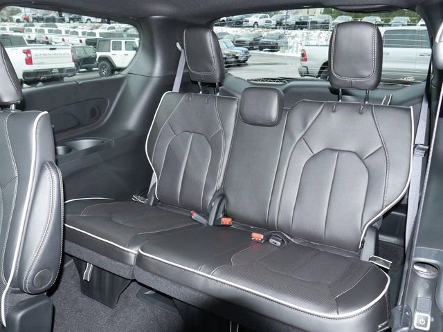 New 2026 Chrysler Pacifica Limited w/ Uconnect Theater Family Group AWD/4WD image 25